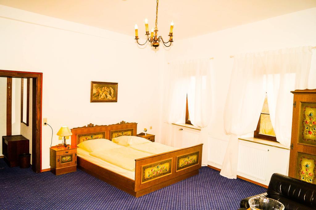 Schlosshotel Hoefingen ليونبيرغ المظهر الخارجي الصورة